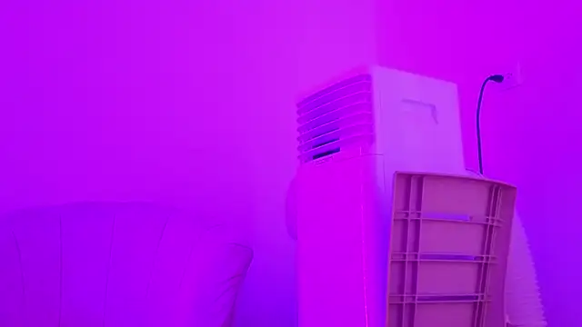 Snapshot of megan_lenon chatting on 07/18/26, 05:06 megan lenon online show from 07/18/26, 05:06