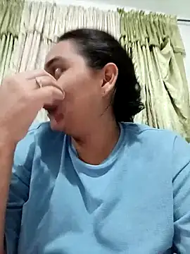 Snapshot of culona2417 chatting on 12/19/25, 06:42 culona2417 online show from 12/19/25, 06:42