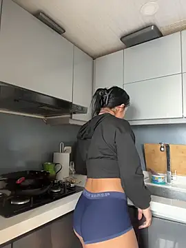 Snapshot of SaraAndrade_ chatting on 02/14/26, 03:53 SaraAndrade online show from 02/14/26, 03:53