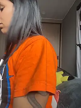 Snapshot of SaraAndrade_ chatting on 03/11/26, 12:33 SaraAndrade online show from 03/11/26, 12:33