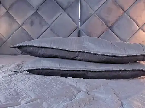 Snapshot of honey-lizzy chatting on 11/28/25, 02:20 honey-lizzy online show from 11/28/25, 02:20