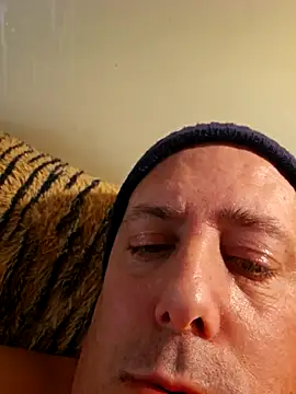 Snapshot of BODY78_M chatting on 12/20/25, 09:49 BODY78 M online show from 12/20/25, 09:49