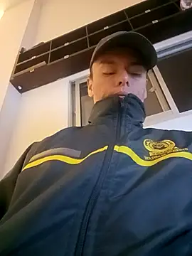 Snapshot of Piippe chatting on 12/20/25, 05:47 Piippe online show from 12/20/25, 05:47