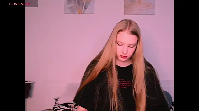 Snapshot of _Milana_Sparkl75_ chatting on 01/08/26, 10:28 Milana Sparkl75 online show from 01/08/26, 10:28