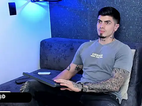 Snapshot of _mrcock__ chatting on 04/10/26, 11:31 mrcock online show from 04/10/26, 11:31