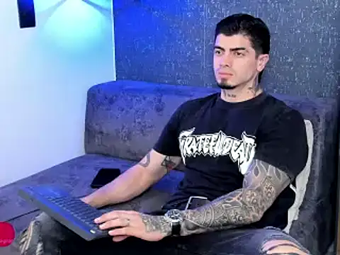 Snapshot of _mrcock__ chatting on 05/17/26, 07:43 mrcock online show from 05/17/26, 07:43