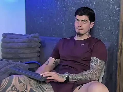 Snapshot of _mrcock__ chatting on 06/17/26, 04:15 mrcock online show from 06/17/26, 04:15