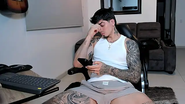 Snapshot of _mrcock__ chatting on 07/08/26, 05:01 mrcock online show from 07/08/26, 05:01