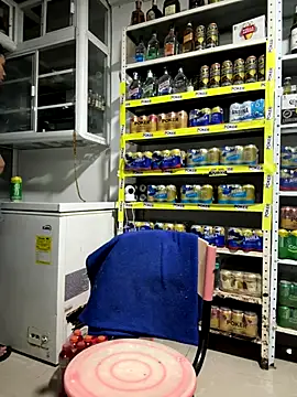 Snapshot of OliverWest04 chatting on 12/05/25, 06:55 OliverWest04 online show from 12/05/25, 06:55