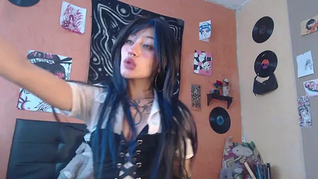 Snapshot of Layla_quinn chatting on 07/15/26, 02:22 Layla quinn online show from 07/15/26, 02:22