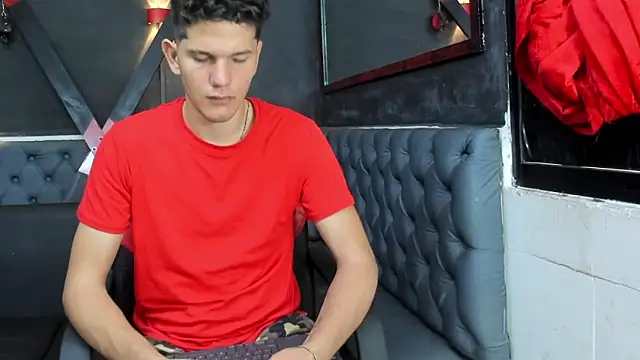 Snapshot of Erick_white chatting on 12/18/25, 01:28 Erick white online show from 12/18/25, 01:28