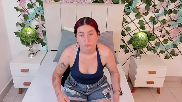 CharlotteBlossom online show from 12/17/25, 08:37