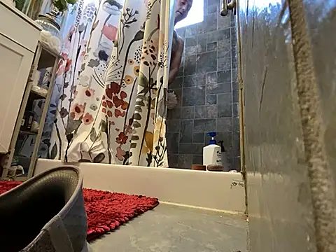 xxxenzo1 online show from 12/28/24, 06:18