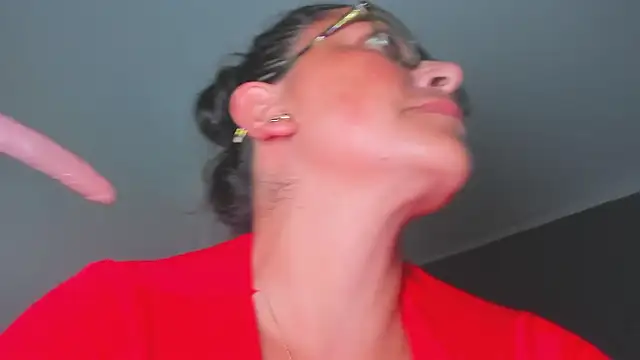 sophie 1  online show from 02/08/26, 12:36