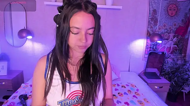 Snapshot of Laraa_Rouss_ chatting on 12/02/25, 03:56 Laraa Rouss online show from 12/02/25, 03:56