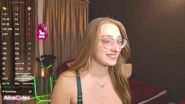 Snapshot of AliceCutes chatting on 02/10/26, 12:31 AliceCutes online show from 02/10/26, 12:31