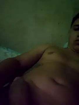 Snapshot of Alvarezz0202 chatting on 04/15/26, 08:31 Alvarezz0202 online show from 04/15/26, 08:31