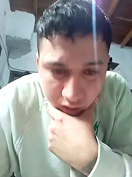 Snapshot of Alvarezz0202 chatting on 06/01/26, 03:58 Alvarezz0202 online show from 06/01/26, 03:58