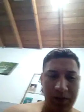 Snapshot of Alvarezz0202 chatting on 06/02/26, 08:33 Alvarezz0202 online show from 06/02/26, 08:33