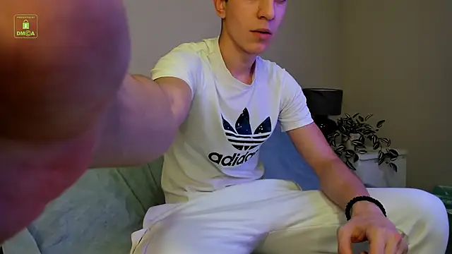 Johny Travolta online show from 12/02/25, 01:28