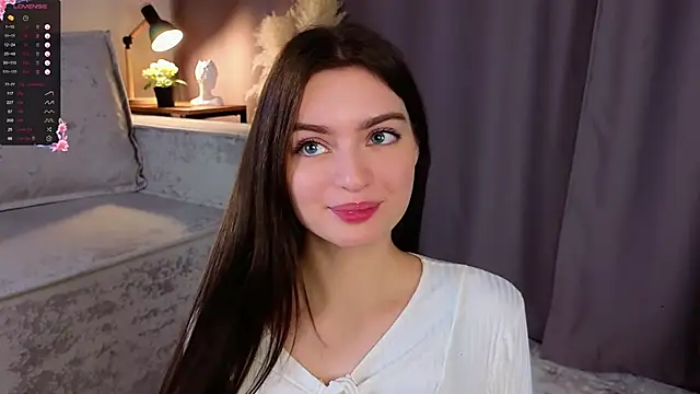 Snapshot of Sara_Kinsly chatting on 12/01/25, 06:18 Sara Kinsly online show from 12/01/25, 06:18