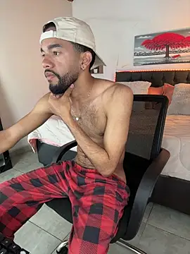 Snapshot of Andressbigcock__ chatting on 11/28/25, 01:58 Andressbigcock online show from 11/28/25, 01:58