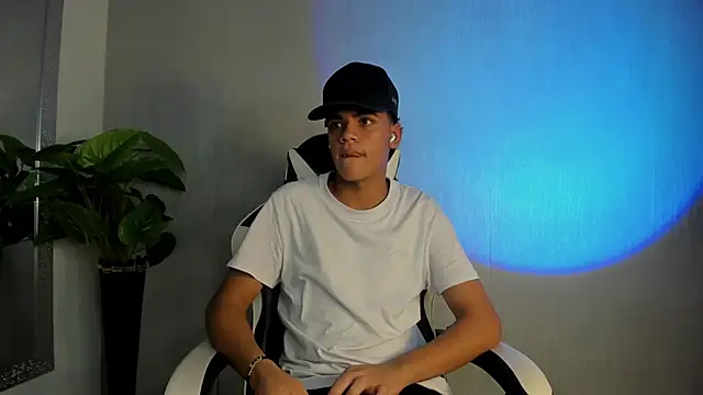 Isaac Collins  online show from 12/02/25, 08:04