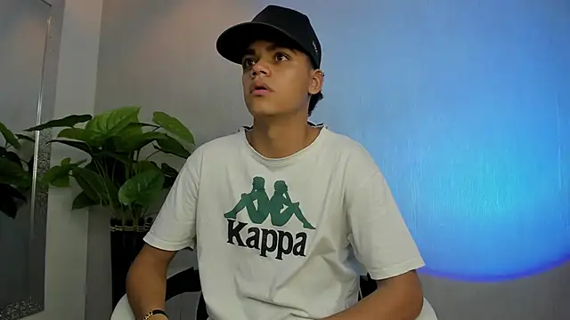 Isaac Collins  online show from 12/03/25, 07:34