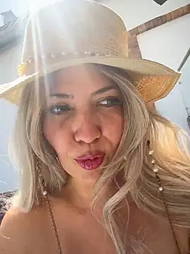 IsaSantoDomingo online show from 12/01/25, 02:44