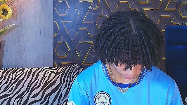 Snapshot of kim_curlyy chatting on 06/17/26, 01:23 kim curlyy online show from 06/17/26, 01:23