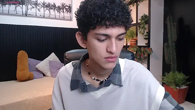 Michaelkoiv online show from 12/17/25, 12:33