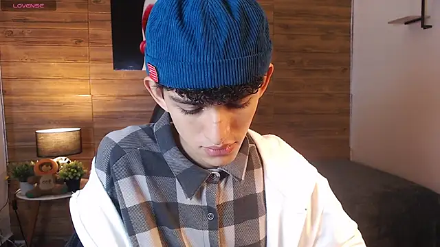 Snapshot of Michaelkoiv chatting on 03/28/26, 11:43 Michaelkoiv online show from 03/28/26, 11:43