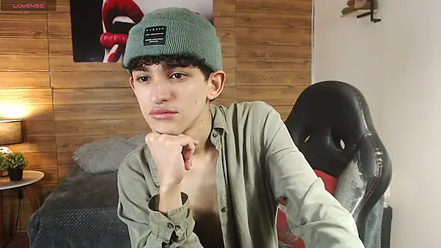 Snapshot of Michaelkoiv chatting on 04/11/26, 11:36 Michaelkoiv online show from 04/11/26, 11:36