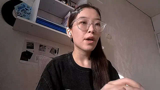 Snapshot of MollyTiger chatting on 11/29/25, 08:50 MollyTiger online show from 11/29/25, 08:50