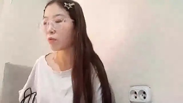 Snapshot of MollyTiger chatting on 12/04/25, 06:44 MollyTiger online show from 12/04/25, 06:44