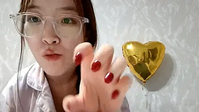 Snapshot of MollyTiger chatting on 12/17/25, 02:34 MollyTiger online show from 12/17/25, 02:34