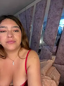 Snapshot of Cielo-23 chatting on 04/20/26, 10:33 Cielo-23 online show from 04/20/26, 10:33