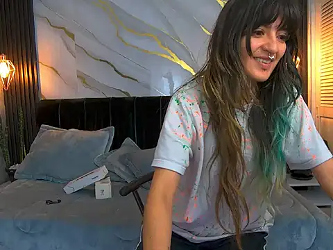 Snapshot of Dark_Dominika chatting on 04/17/26, 01:03 Dark Dominika online show from 04/17/26, 01:03