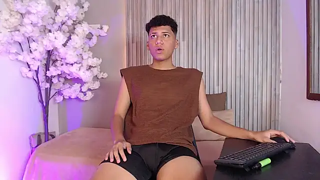 Snapshot of Andrey_Lev1 chatting on 11/27/25, 07:49 Andrey Lev1 online show from 11/27/25, 07:49