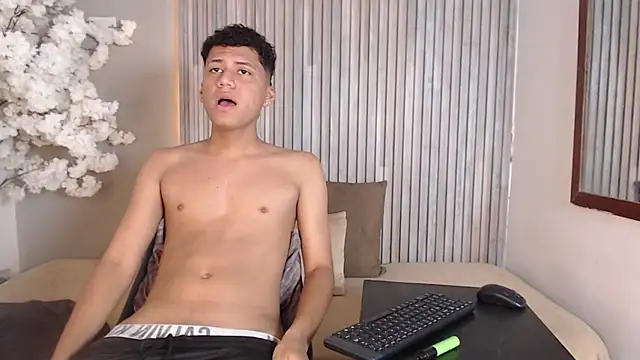 Snapshot of Andrey_Lev1 chatting on 11/28/25, 08:22 Andrey Lev1 online show from 11/28/25, 08:22