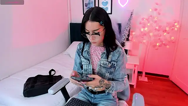 Snapshot of megan_rosse11 chatting on 11/30/25, 05:22 megan rosse11 online show from 11/30/25, 05:22