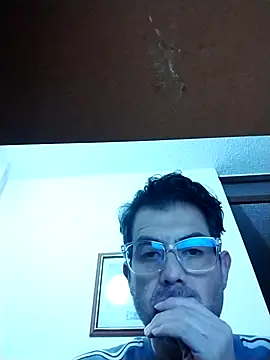 Snapshot of Fuegosutil chatting on 11/26/25, 03:18 Fuegosutil online show from 11/26/25, 03:18