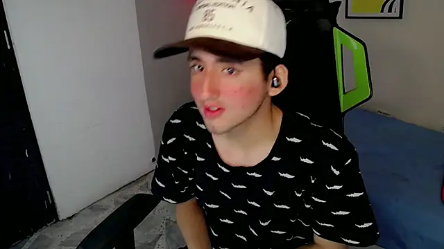 Snapshot of Fernan_flow chatting on 11/30/25, 03:10 Fernan flow online show from 11/30/25, 03:10