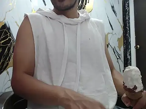 Snapshot of simonm667 chatting on 04/03/26, 07:01 simonm667 online show from 04/03/26, 07:01