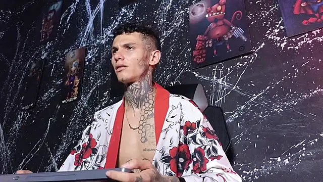 Snapshot of Paulo_527 chatting on 04/05/26, 04:53 Paulo 527 online show from 04/05/26, 04:53