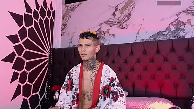 Snapshot of Paulo_527 chatting on 04/06/26, 04:21 Paulo 527 online show from 04/06/26, 04:21