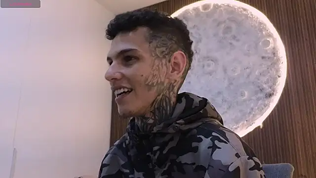 Snapshot of Paulo_527 chatting on 04/08/26, 04:56 Paulo 527 online show from 04/08/26, 04:56