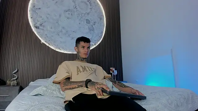 Snapshot of Paulo_527 chatting on 04/13/26, 05:46 Paulo 527 online show from 04/13/26, 05:46