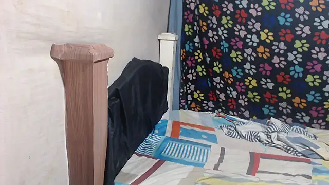 Snapshot of ELIZABET2- chatting on 03/22/26, 10:51 ELIZABET2- online show from 03/22/26, 10:51