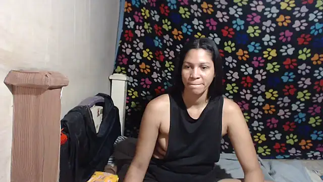 Snapshot of ELIZABET2- chatting on 04/10/26, 10:47 ELIZABET2- online show from 04/10/26, 10:47